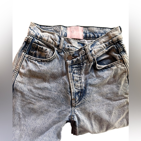 Revice size 25 crossover/asymmetrical waist denim jeans. Button fly, acid wash. - Picture 8 of 14